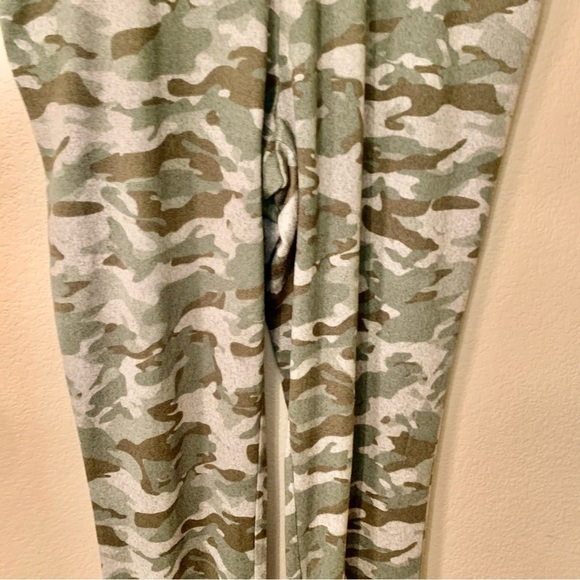NWT Joggers BeachLunchLounge Small Natural Camo Camoflauge Samantha Cozy - Picture 3 of 14